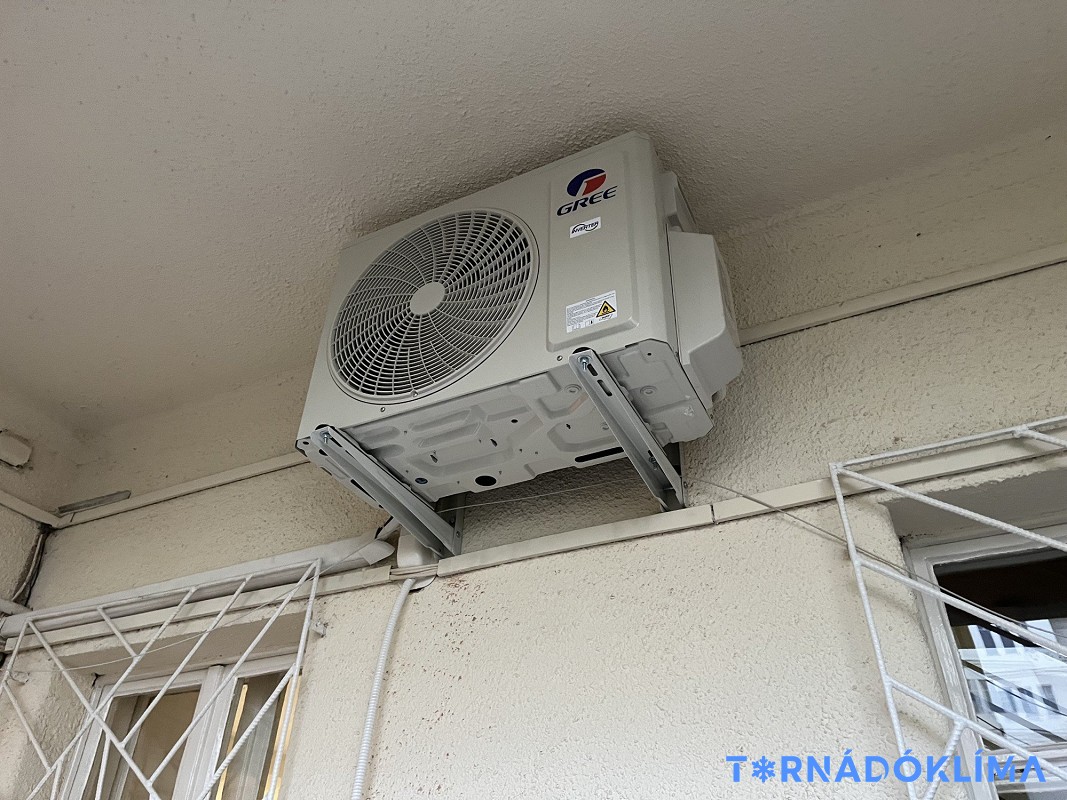 Klímaszerelés bal oldalt